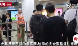 地铁爆料老爷叔视频播放,老爷叔视频走红，揭秘地铁生活百态